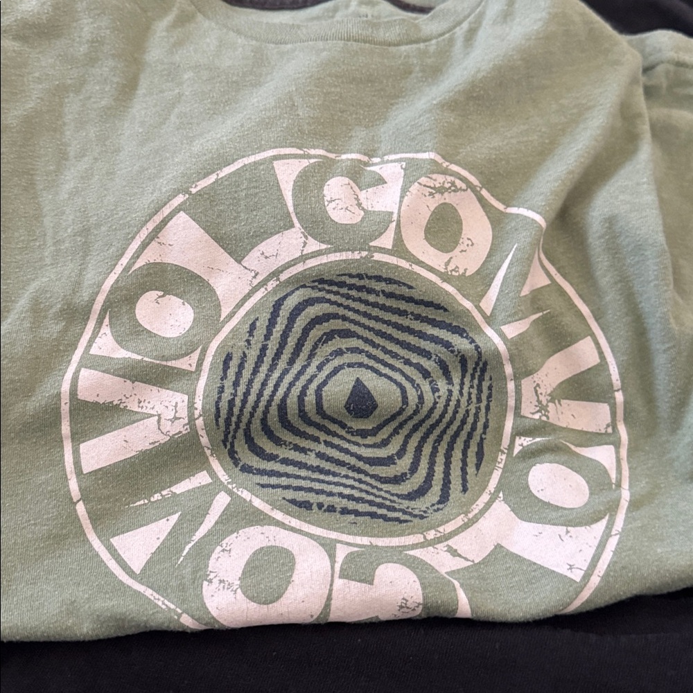 Volcom Youth T’s 8 total. M-L - Picture 2 of 10